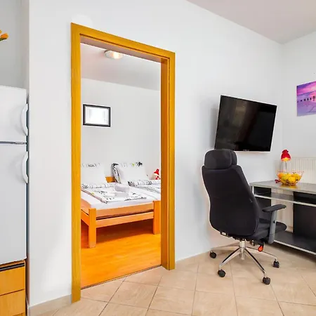 Apartman Gorgeous In With Kitchen