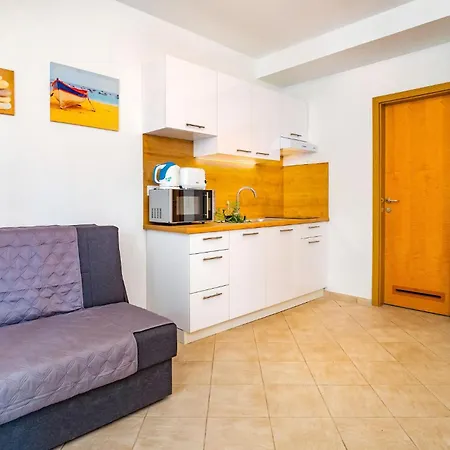 1 Bedroom Nice Apartment In Volosko Apartment *