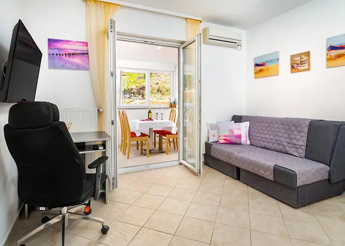 1 Bedroom In Διαμέρισμα *